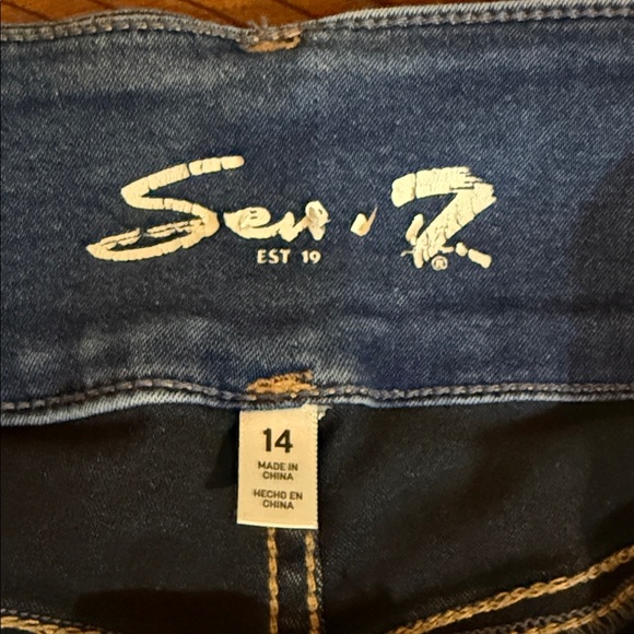 Seven7 Women's High Rise Curvey Jeggings - Picture 3 of 8